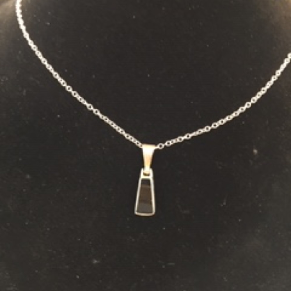 Vintage Jezlaine "Jez" Sterling silver& Onyx Pendant SIGNED-NEW chain